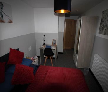 1 bedroom in a house share to rent - Photo 4