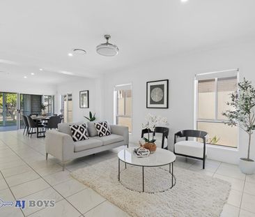 4 Bedroom House with 5kw solar and Walking Distance to Harbour Town... - Photo 2