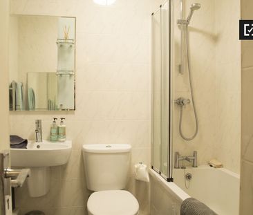 Inviting room in 3-bedroom apartment in Killester, Dublin - Photo 6