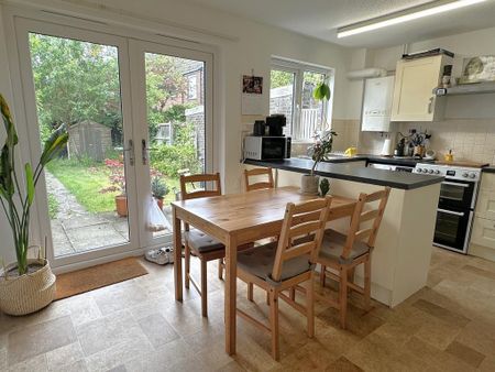 3 bedroom end of terrace house to rent - Photo 3