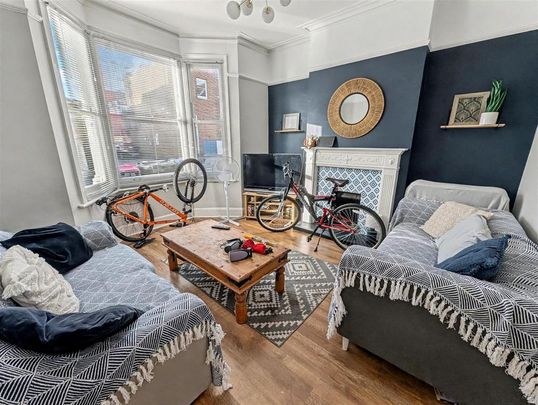 1 bedroom in a house share to rent - Photo 1