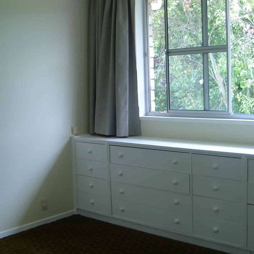 Two Bedroom Home with Double Garage – Close to Local School - Photo 1