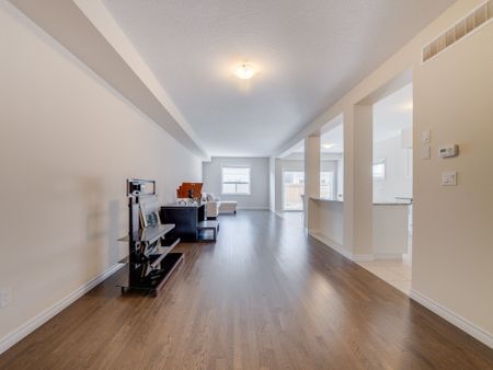 For Lease - 11 Burcombe Cross Unit# Upper Bdrm, Guelph, Ontario - Photo 4