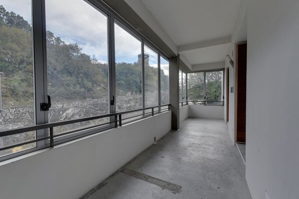 VASTE 3 PIÈCES + CUISINE AU PREMIER ET DERNIER ÉTAGE DANS UNE PETITE COPROPRIÉTÉ PONT DE CLAIX LE BOURG, - Photo 1