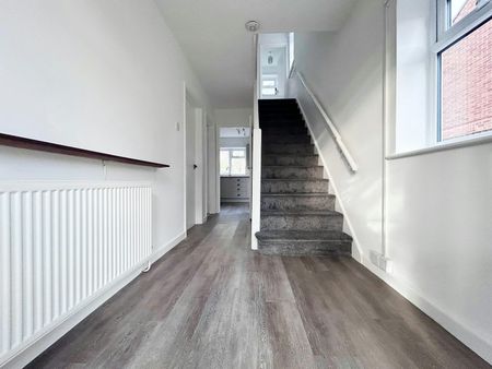 Semi-detached house to rent on - Photo 3