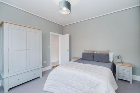 4 bedroom terraced house to rent - Photo 3