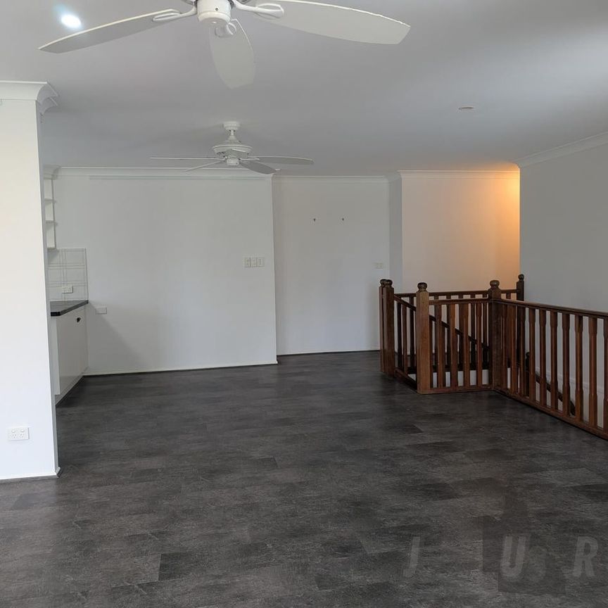 Absolute Beachfront Living – Moore Park Beach - Photo 1