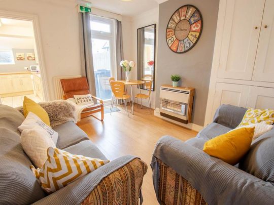 6 bedroom house share to rent - Photo 1