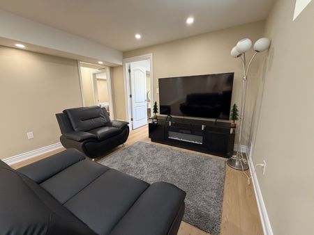 For Lease - 232 Frederick Curran Lane, Newmarket, Ontario - Photo 4