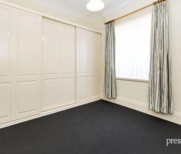 SPACIOUS 2-BEDROOM FLAT IN THE HEART OF COOKS HILL - Photo 2