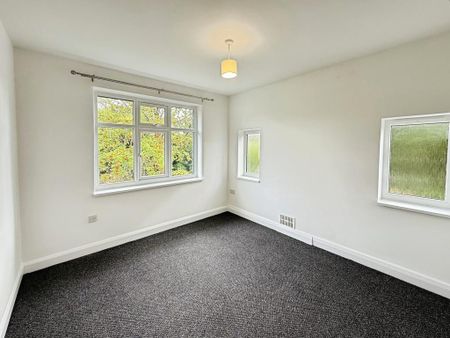 4 bedroom detached house to rent - Photo 2