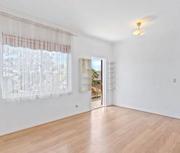 Peaceful Coastal Retreat Moments from Bronte Beach - Photo 2