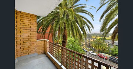 Spacious 2-Bedroom Apartment in Prime Meadowbank Location - Photo 3
