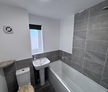 2 bedroom end of terrace house to rent - Photo 4