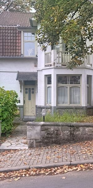 Belle villa 4 chambres et jardin (+-550m²) / Proche du Lycée Français. - Photo 2