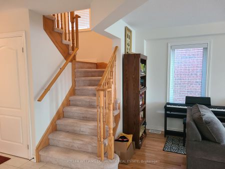 Detached Home For Lease | E8096436 - Photo 4