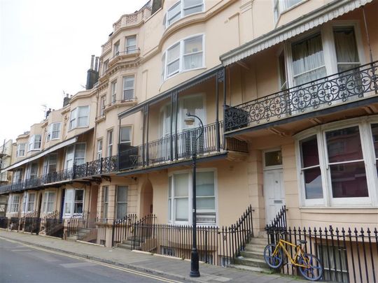 Bedford Square - Photo 1