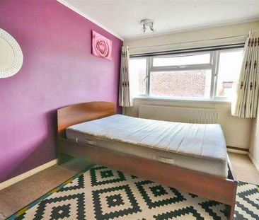 Farnham Gardens, Raynes, SW20 - Photo 6