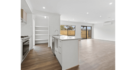 Modern 4-Bedroom Home with Style & Convenience - Photo 4