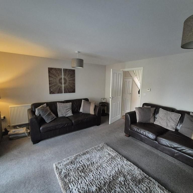 4 bedroom detached house to rent - Photo 1