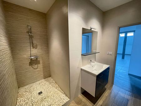 Location Appartement 3 pièces 71m² - Photo 2