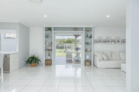 A Home of Distinction - Where Elegance Meets Everyday Life - Photo 4