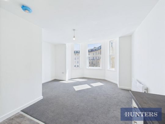 2 bedroom Flat To Let - Photo 1