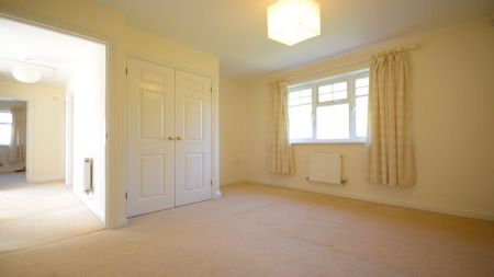 4 bedroom detached house to rent - Photo 3