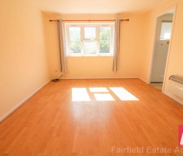 Redwood Close, South Oxhey, WD19 - Photo 4