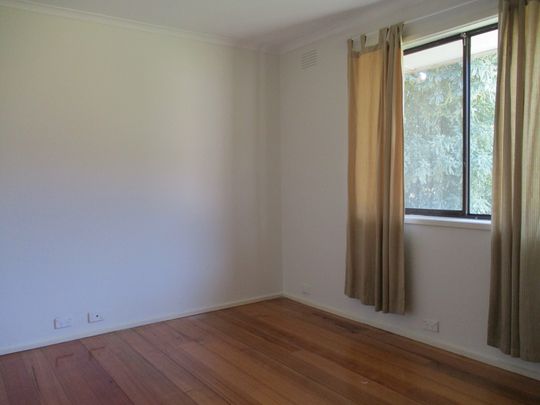 3 BEDROOM HOUSE - AVAILABLE NOW - Photo 1