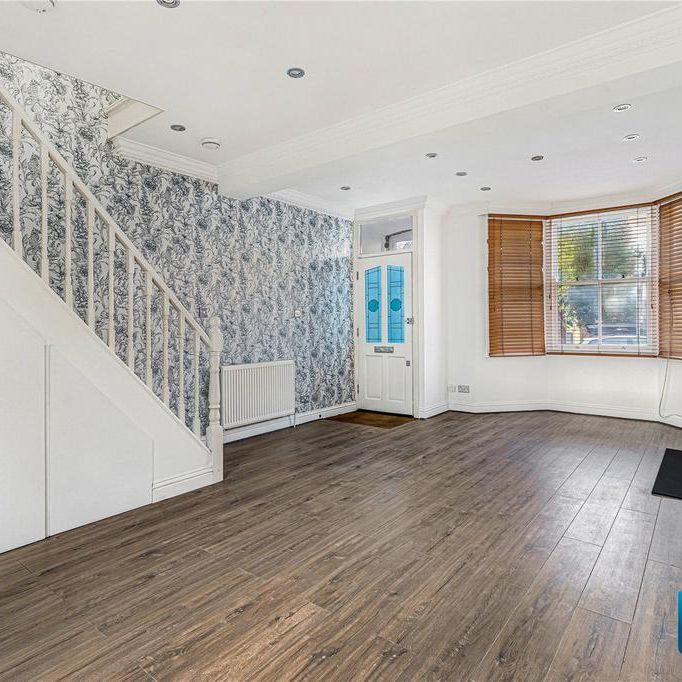 3 bedroom end of terrace house to rent - Photo 1