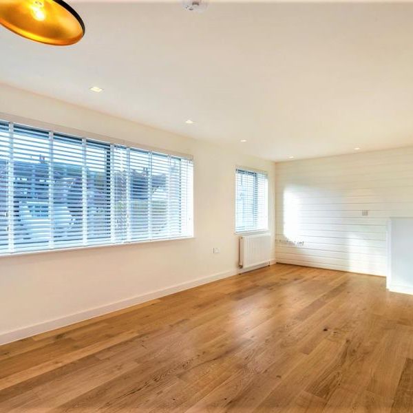 Premier House, West Byfleet - 2 bedrooms Property for lettings - Seymours - Photo 1