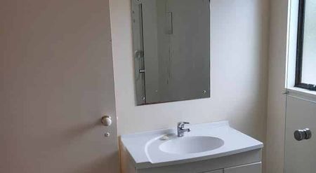 Charming 3BR Manurewa Retreat w/ Garden - Photo 4