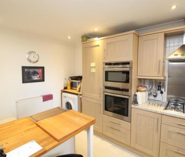 3 bedroom semi-detached house to rent - Photo 3