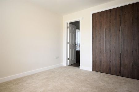 4 bedroom detached house to rent - Photo 4