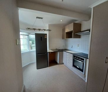 2-Bedroom Apartment in Kilbirnie - Photo 6