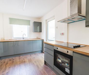 3 bedroom semi-detached house to rent - Photo 1