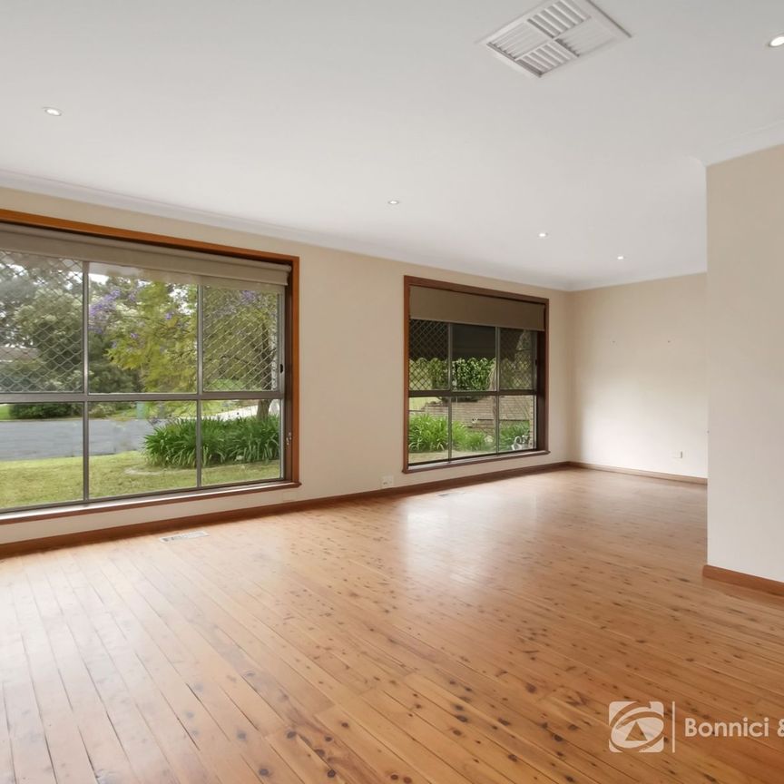 WELL PRESENTED HOME WITH SPACE AND CONVENIENCE - Photo 1