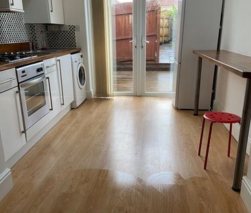 2 Bed Semi-Detached House, Holdenhurst Road, BS15 - Photo 3