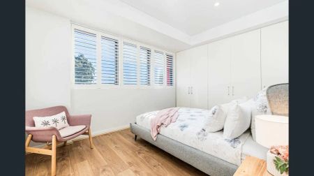 “Luxurious Top-Floor Apartment with Unmatched Style and Convenience” - Photo 4