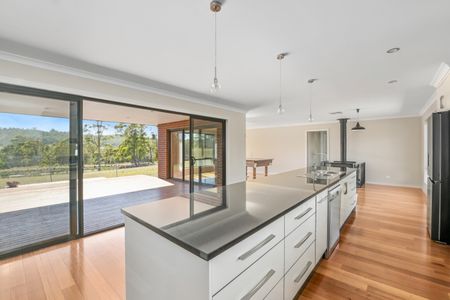 Peaceful Family Home - Photo 4