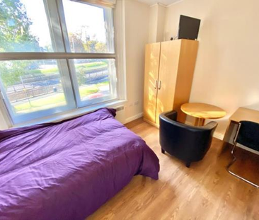 Highfields Road, HUDDERSFIELD - Photo 2