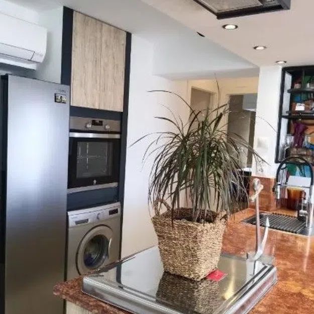 Alquiler de piso en Avenida de los Abedules, 21 - Photo 1