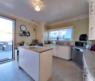 Wonderful Quiet Family Home - Photo 4