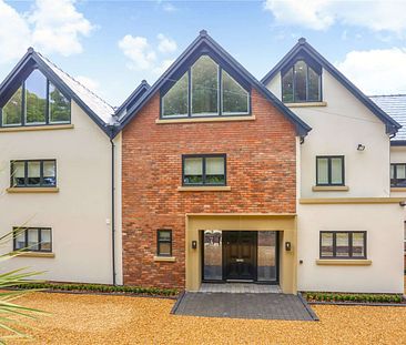 Gated luxury home with indoor pool and spectacular master suite on sought-after road equidistant to Manchester and Liverpool - Photo 1