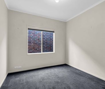 Character Family Home! - Photo 3