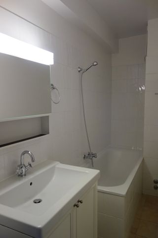 Proche Gare des Eaux-Vives - Photo 2