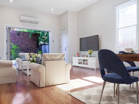 Renovated Victorian House in the Leafy Part of Windsor - Photo 2