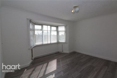 4 bedroom detached house to rent - Photo 3