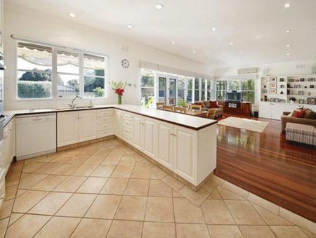 Sandringham - Photo 3